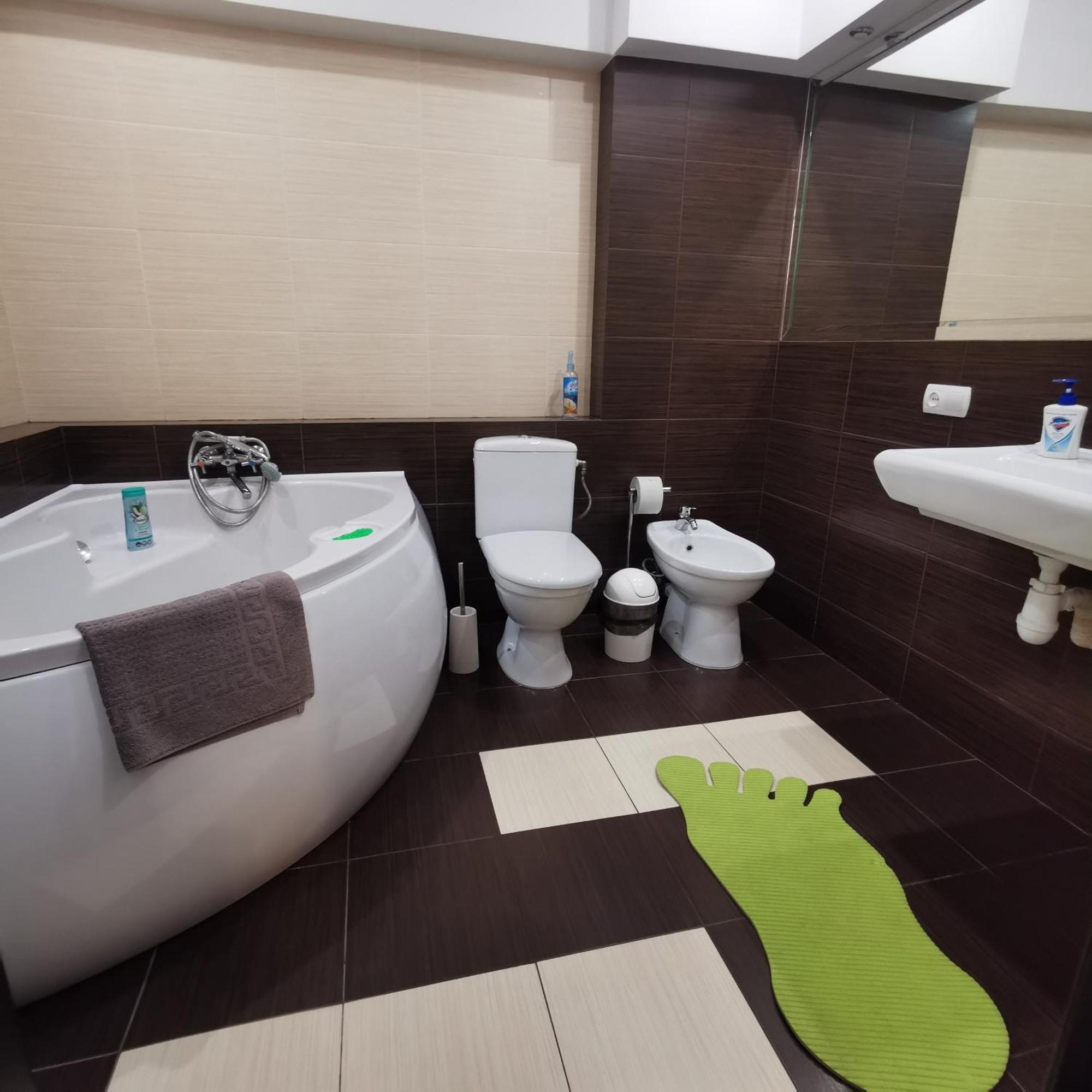 Big Apartment In Rivne Center Εξωτερικό φωτογραφία