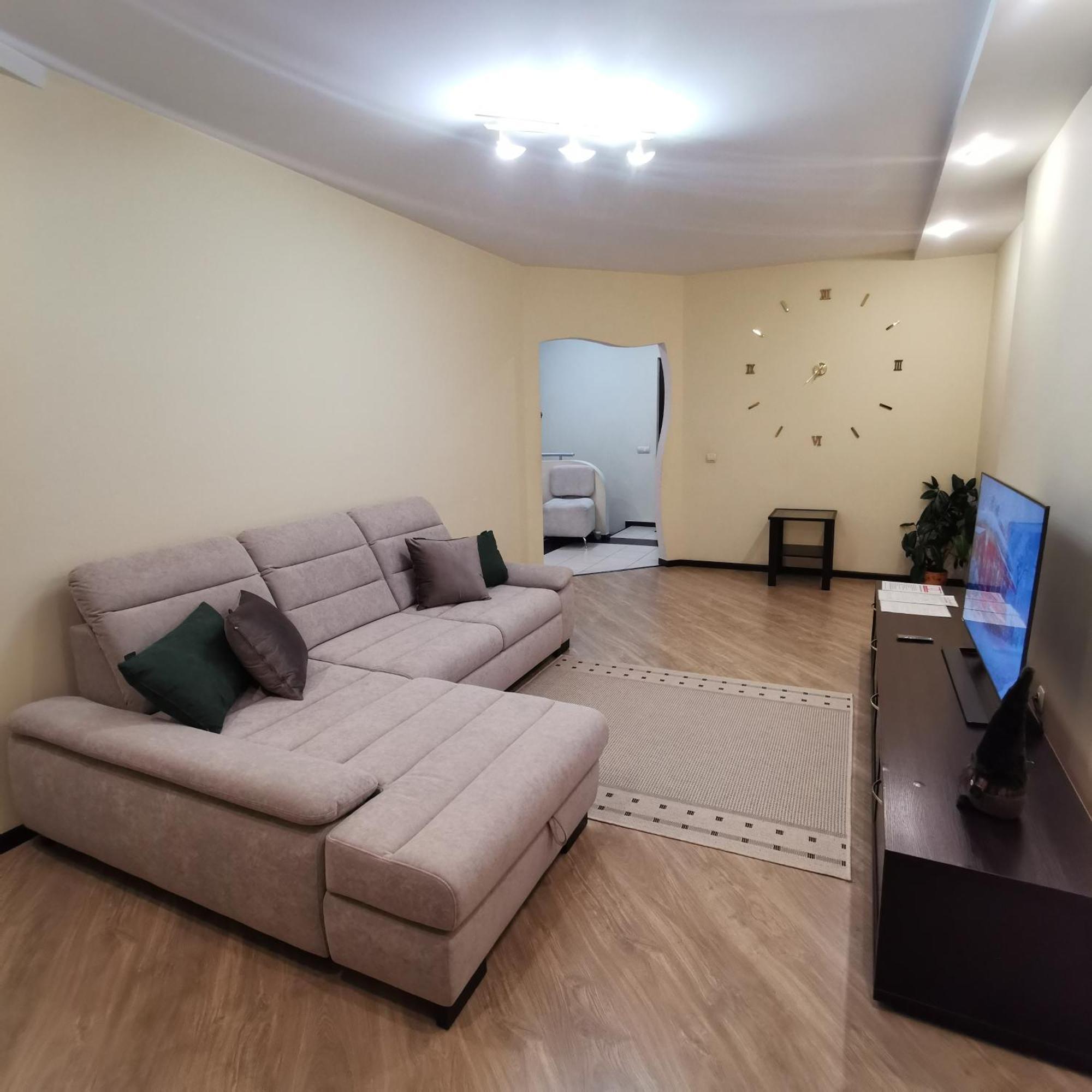 Big Apartment In Rivne Center Εξωτερικό φωτογραφία