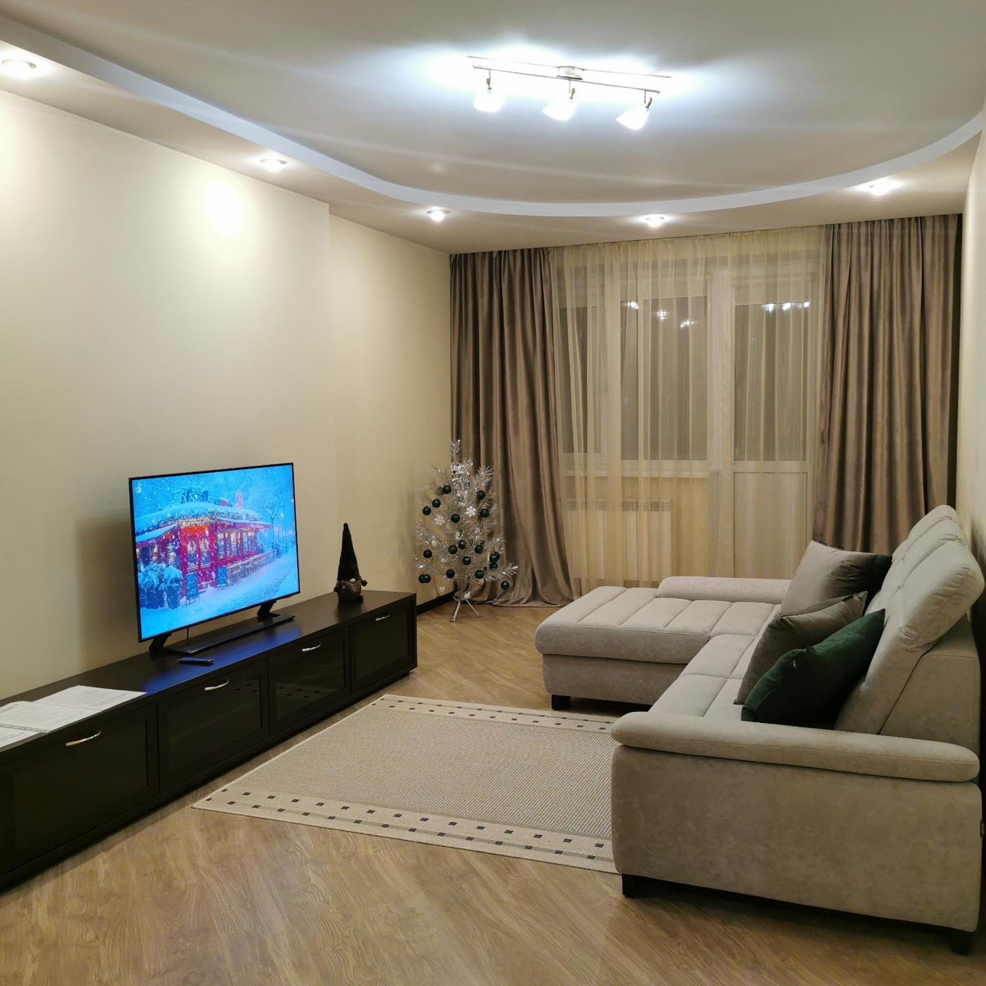 Big Apartment In Rivne Center Εξωτερικό φωτογραφία
