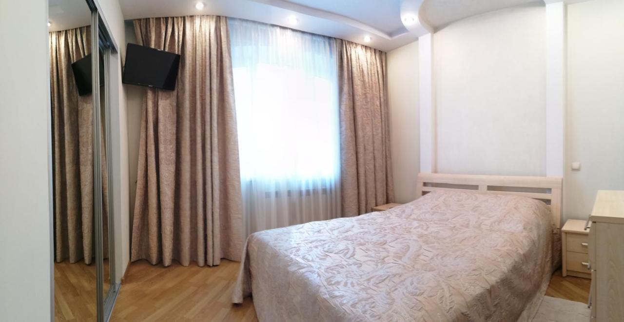 Big Apartment In Rivne Center Εξωτερικό φωτογραφία